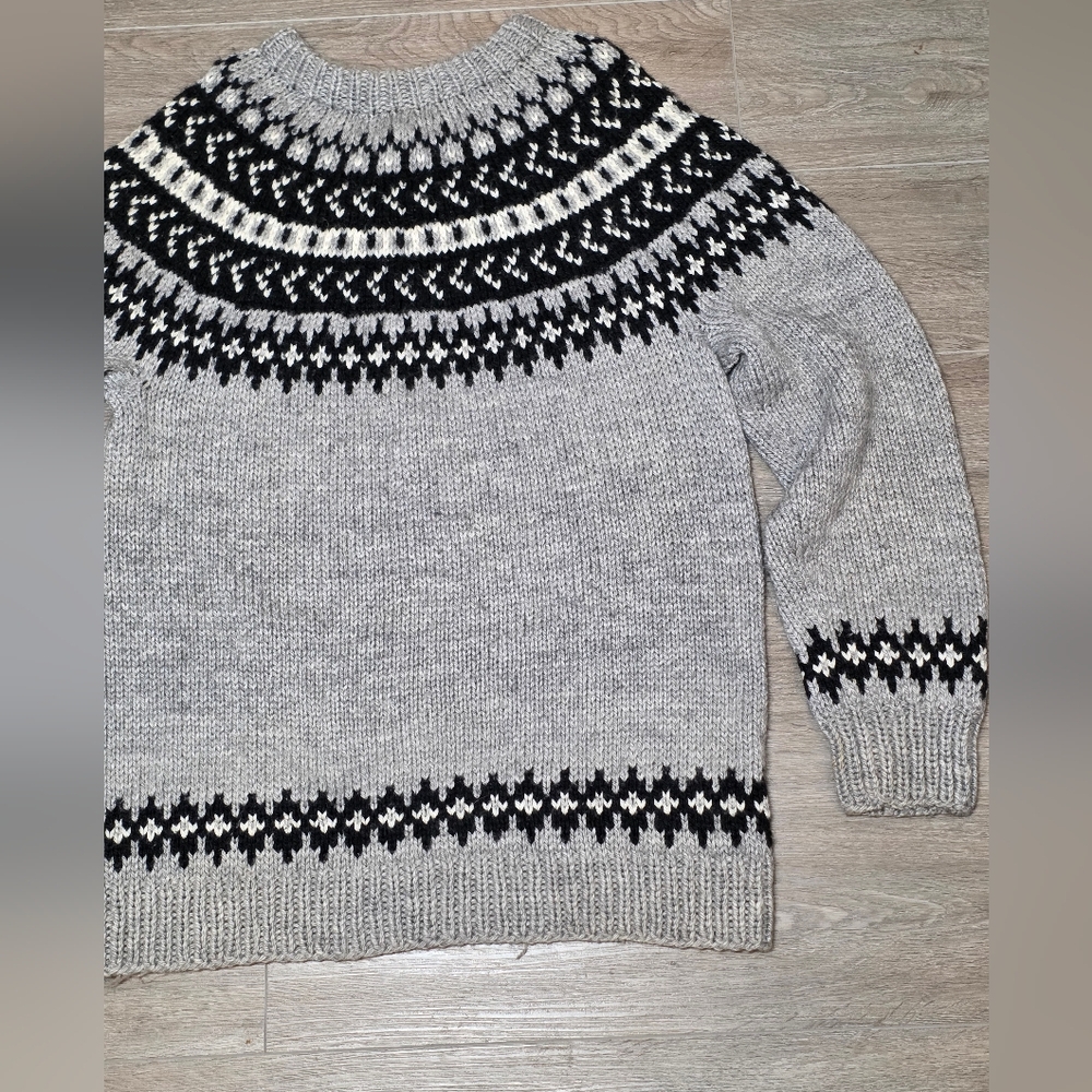 Geometric Grey & Black Handknit Sweater Adult Size L- XL Soft Warm - Picture 2 of 5